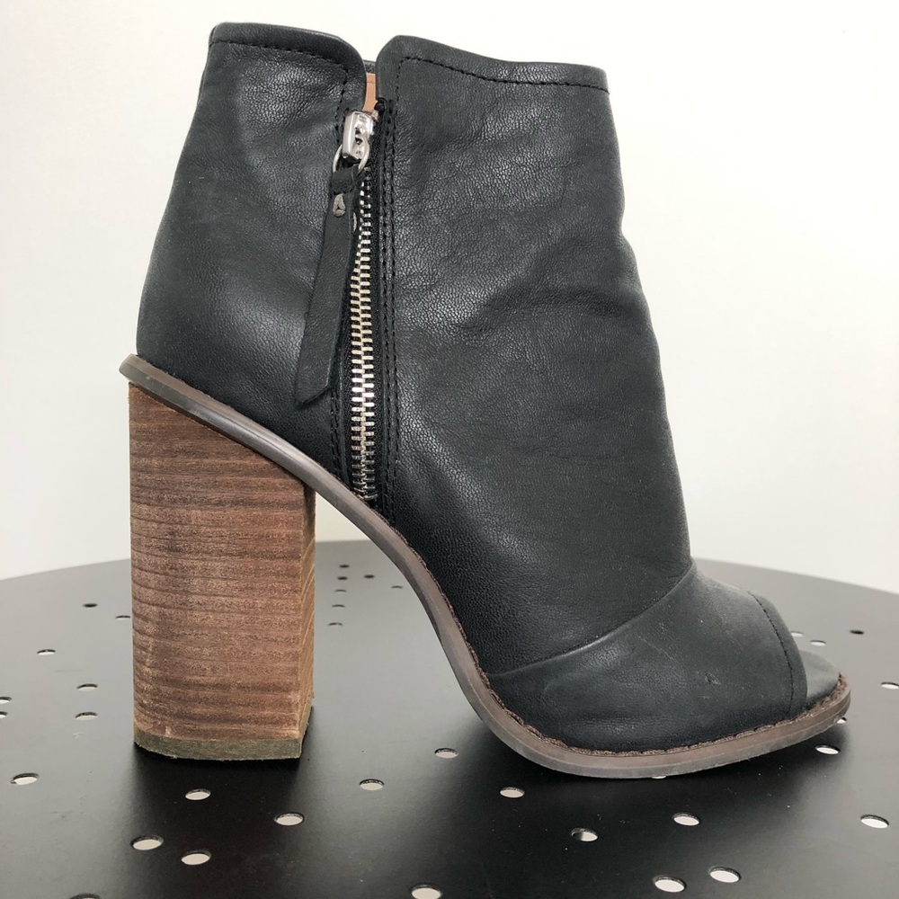 KELSI DAGGER BUSHWICK BOOTIE